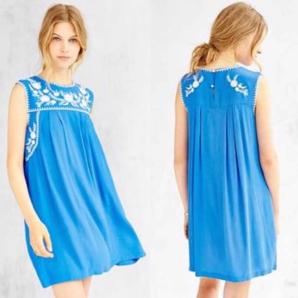 Urban Outfitters Dresses & Skirts - Little white lies embroidered summer dress small